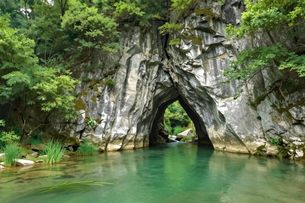 Natural bridges (two, one over 40 meters high)