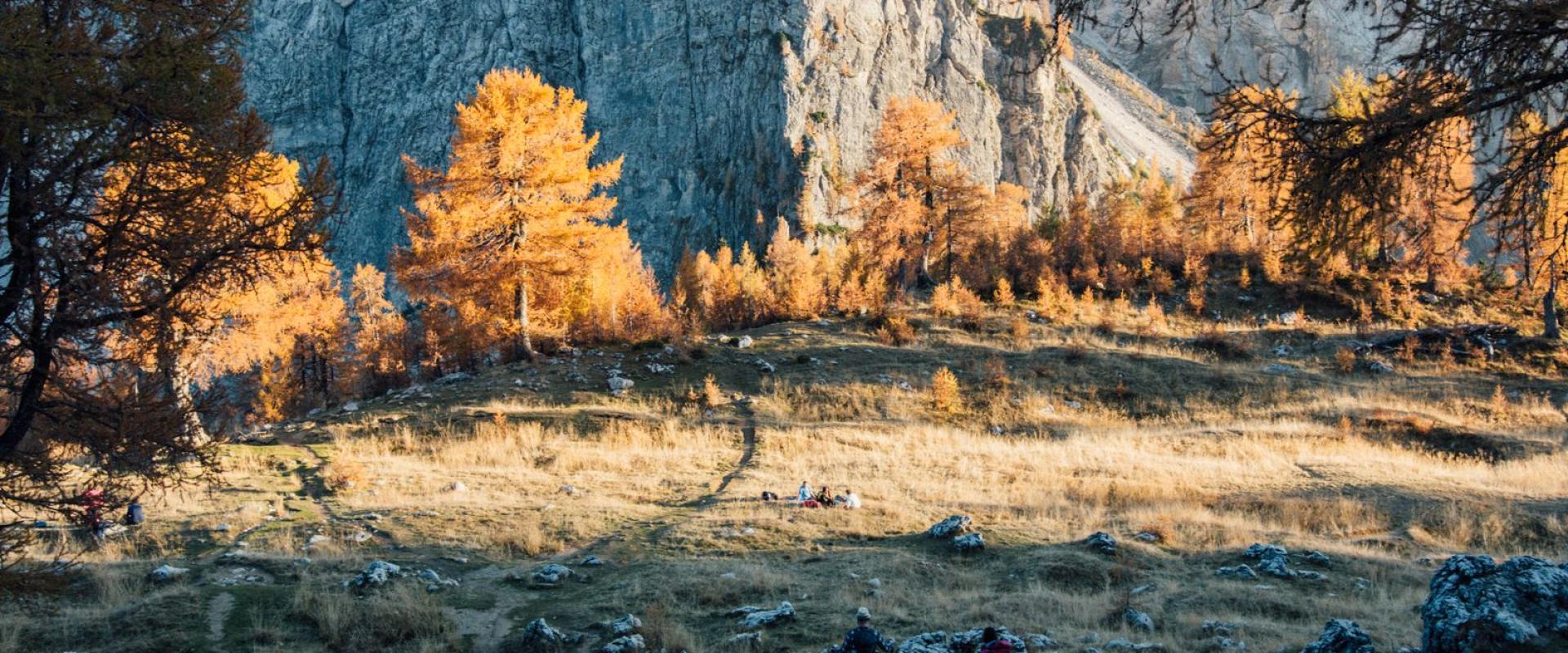 Explore the vibrant autumn colors in the Soča Valley, Slovenia, perfect for hiking and nature enthusiasts.