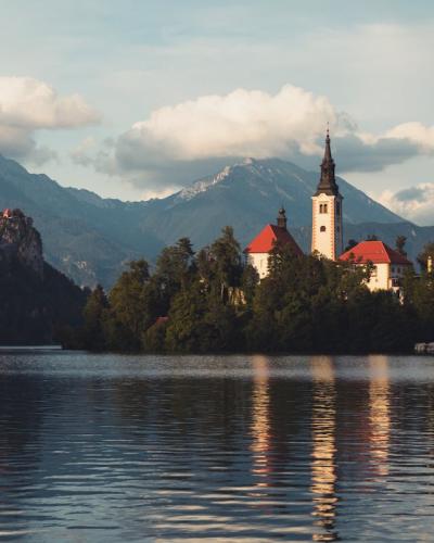 Free Idyllic landscape capturing Lake Bled with the Pilgrimage Church on Bled Island. Stock Photo