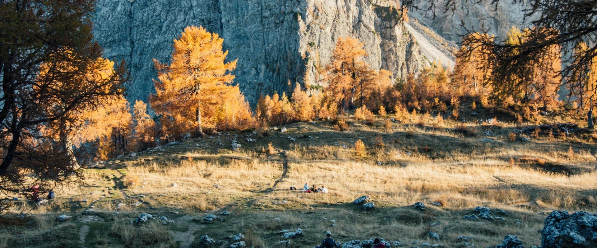 Explore the vibrant autumn colors in the Soča Valley, Slovenia, perfect for hiking and nature enthusiasts.