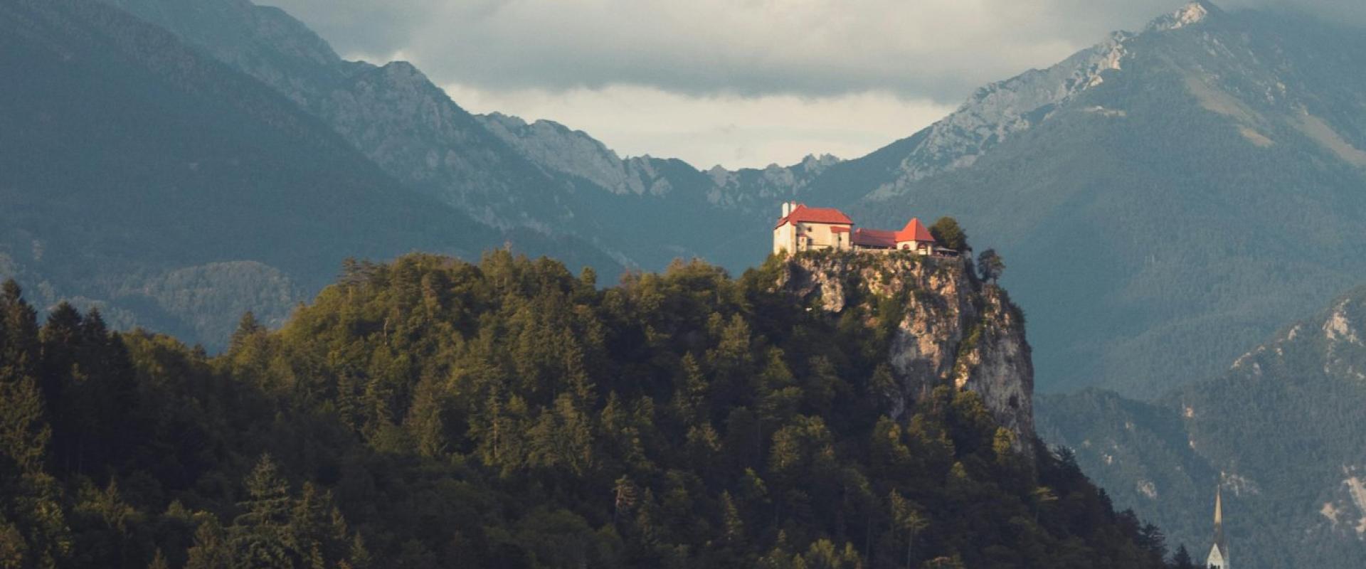 Dobrovo Castle