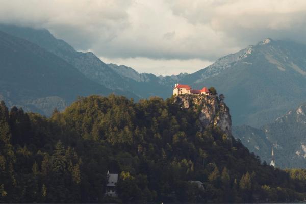 Dobrovo Castle