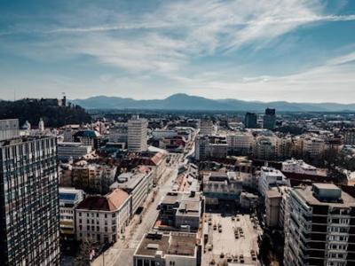 Free A stunning aerial view of Ljubljana, Slovenia featuring the city's buildings, castle, and surrounding mountains. Stock Photo