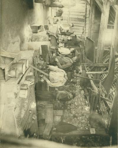 Žebljarji v vigenjcu na bajerju 1905