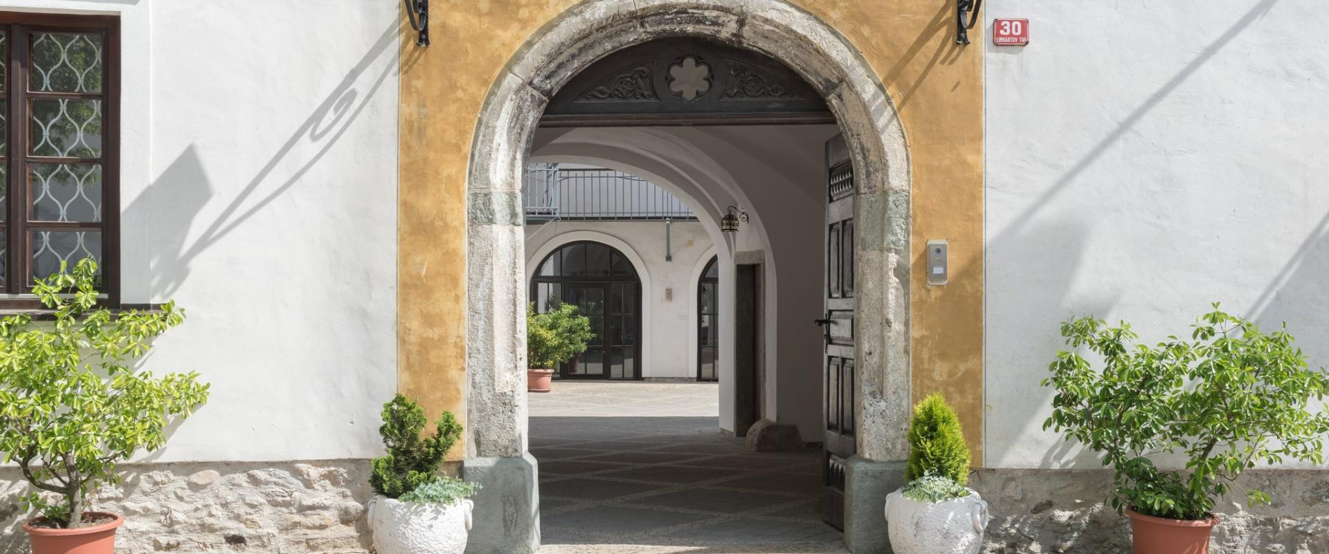 Linhart Square