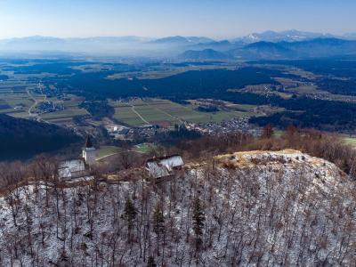Cerkev sv, Jakoba in ostaline poznoantične naselbine na hribu nad Potočami2