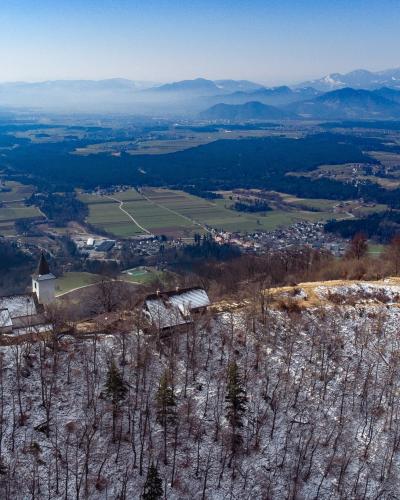 Cerkev sv, Jakoba in ostaline poznoantične naselbine na hribu nad Potočami2