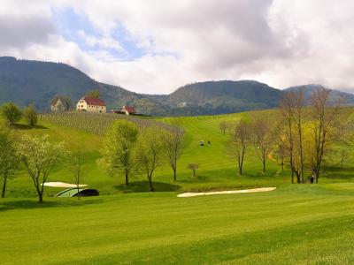 Golf Zlati grič - pomlad 2016 s konjiškim gradom v ozadju (Golf course Zlati Grič - spring 2016 with castle in background) - panoramio