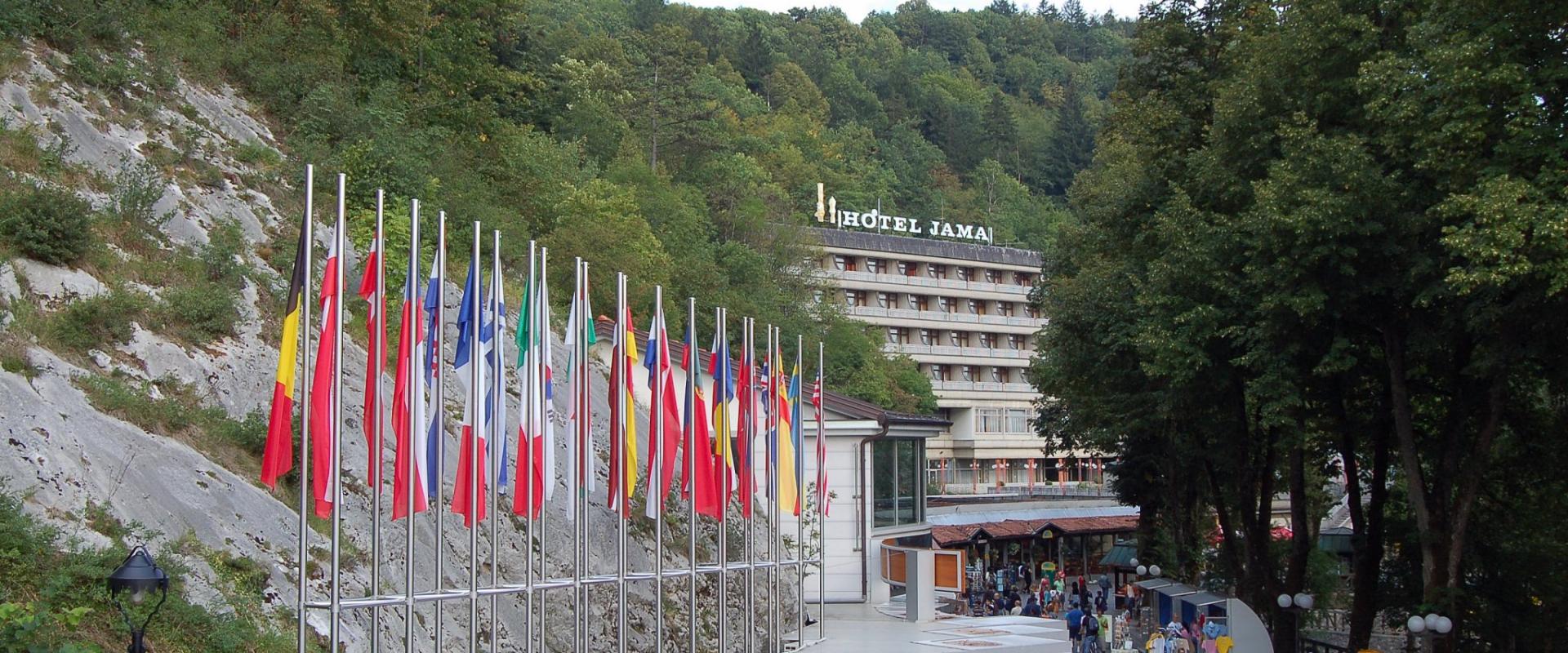 Slovenia - Postojna Caves - panoramio