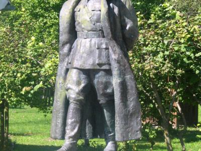 Tito spomenik1