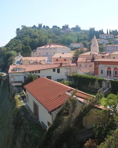 Piransko obzidje 16