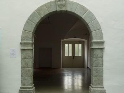 Radovljiška graščina portal