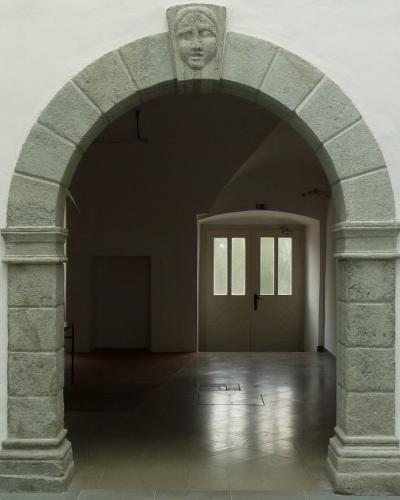 Radovljiška graščina portal