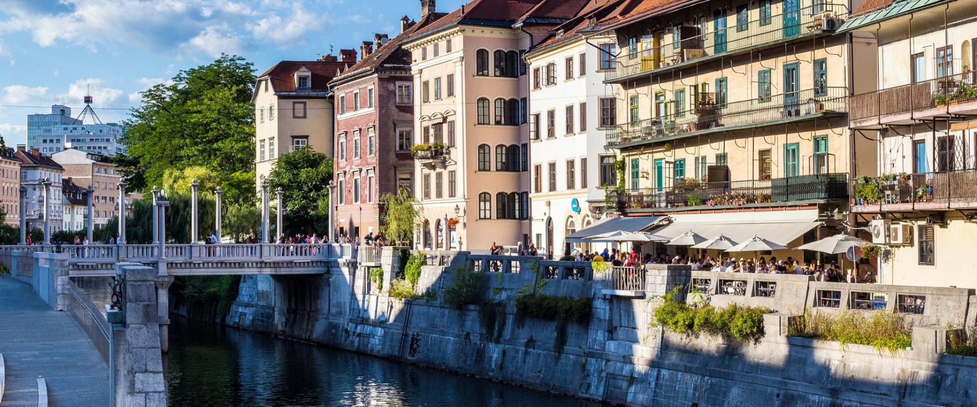Colorful Houses and Restaurants on the Bank of the River Ljubljanica, Ljubljana, Slovenia (36393470912)