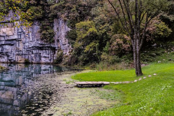 25 marked hiking trails