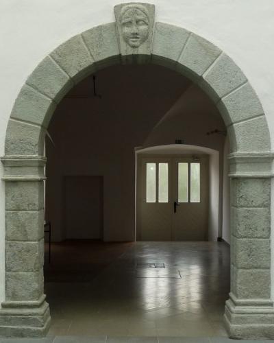 Radovljiška graščina portal