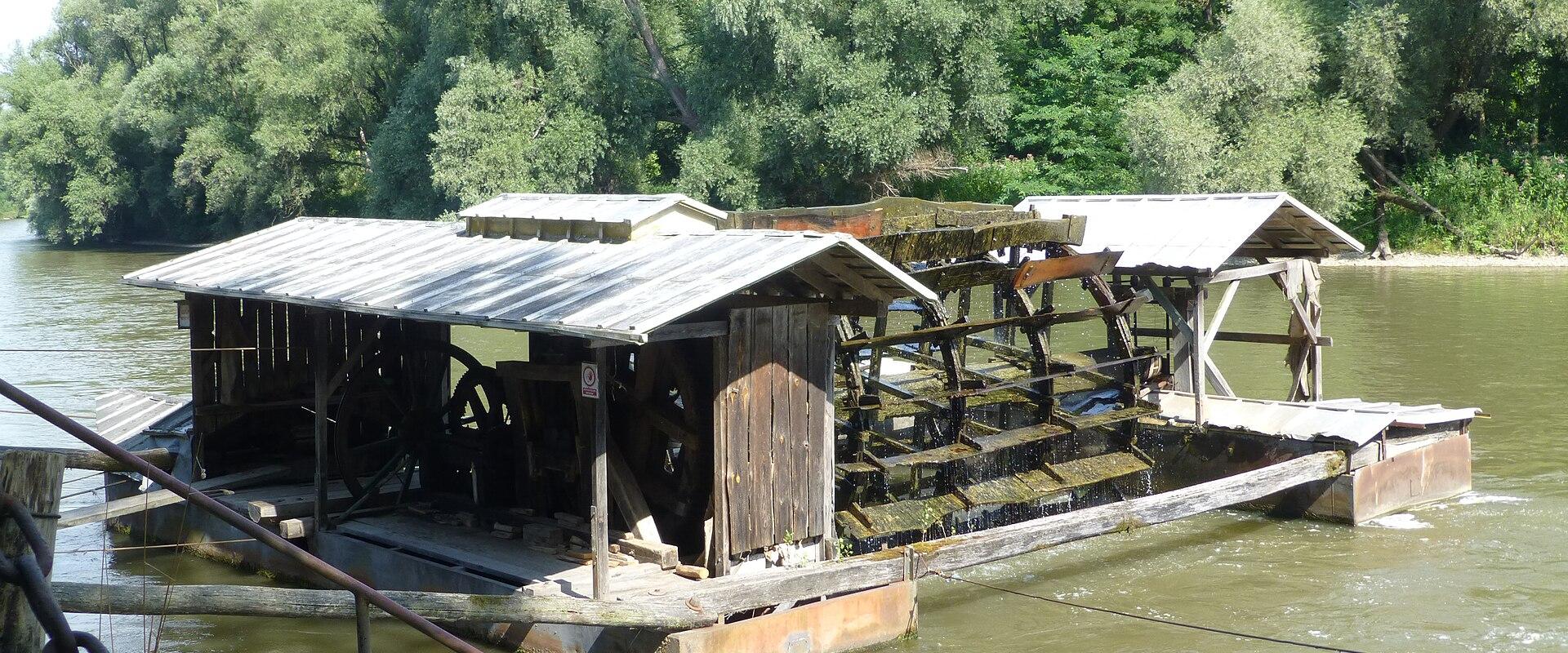 The Babič floating mill on the Mura river at Veržej