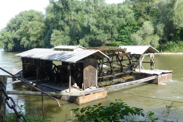 Floating mills on Mura river