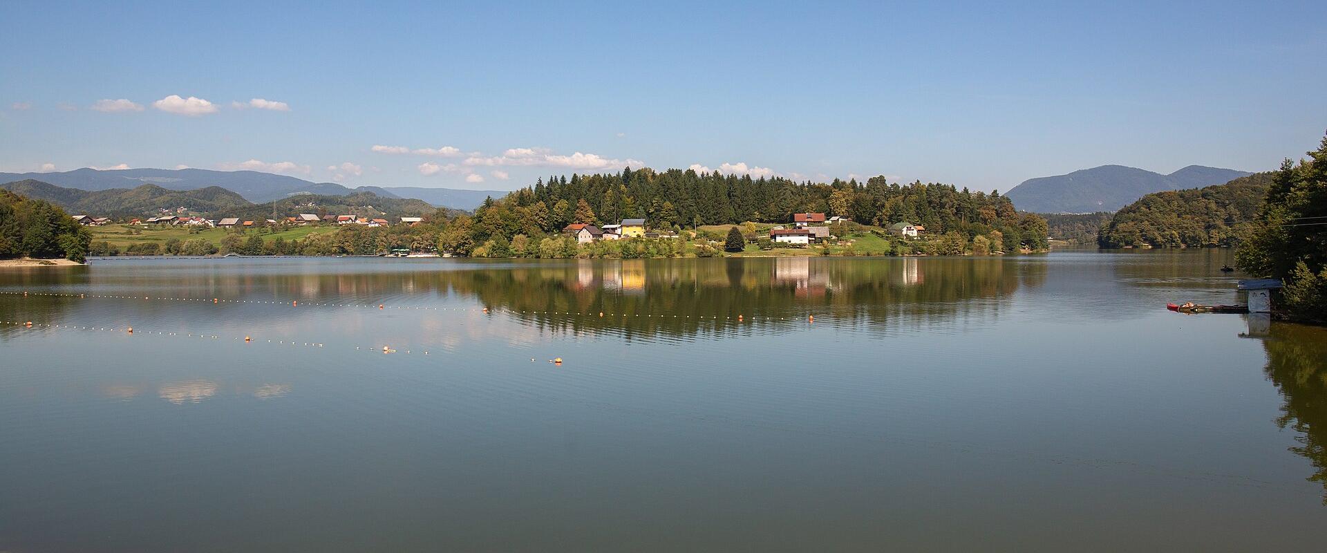 Šmartno Lake