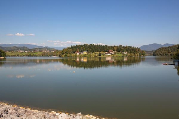 Šmartno Lake